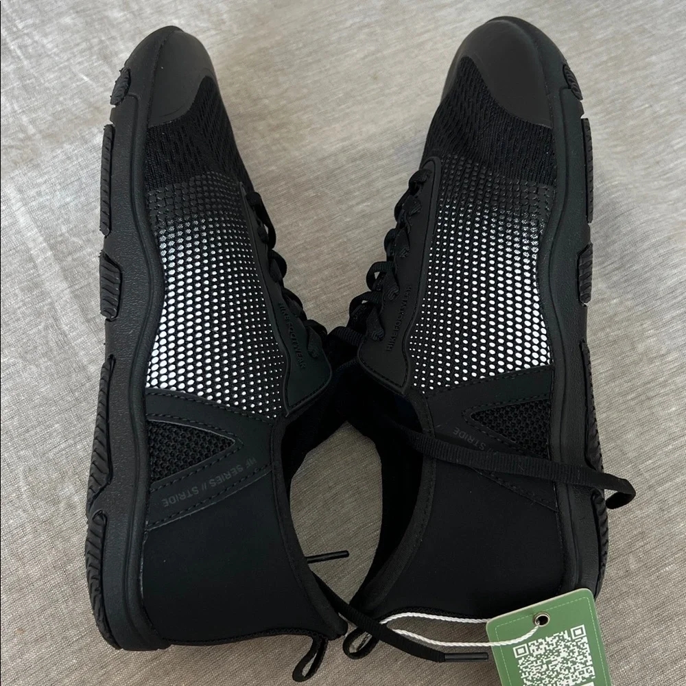 Hike footwear stride sneakers barefoot black